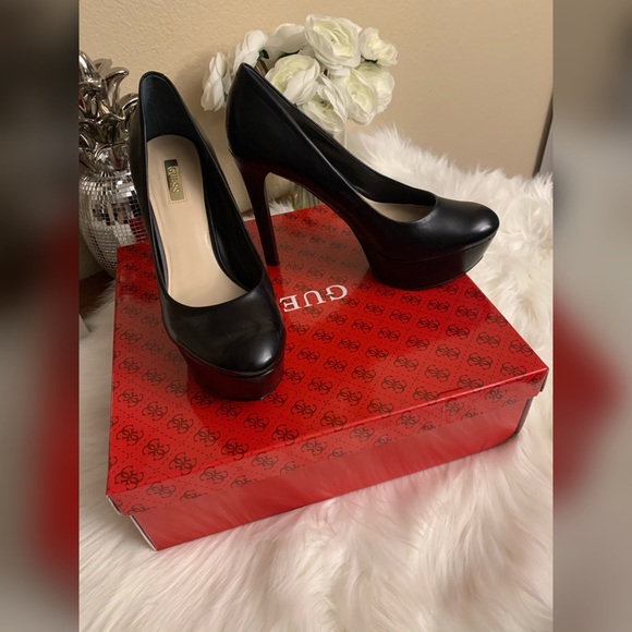 Guess Black Classic Pump Heel Size 8 1/2 - Picture 3 of 3